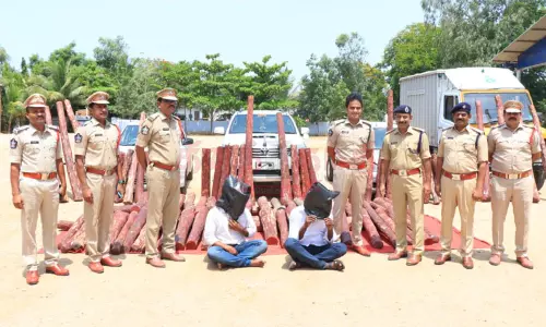 சித்தூர்: பல கோடி ரூபாய் மதிப்புள்ள செம்மரக்கட்டைகளை கடத்திய கடத்தல் மன்னன் கைது