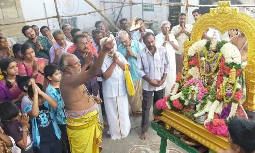 கில்லா வரதராஜபெருமாள் கோவிலில் பிரம்மோற்சவ விழா கொடியேற்றம் கில்லா வரதராஜபெருமாள் கோவிலில் பிரம்மோற்சவ விழா கொடியேற்றம்