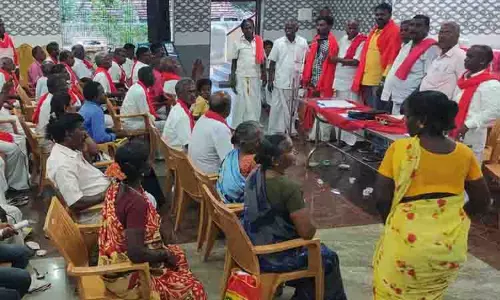கல்வித்தகுதி அடிப்படையில் குடும்பத்தில் ஒருவருக்கு அரசு வேலை வழங்க வலியுறுத்தல் கல்வித்தகுதி அடிப்படையில் குடும்பத்தில் ஒருவருக்கு அரசு வேலை வழங்க வலியுறுத்தல்