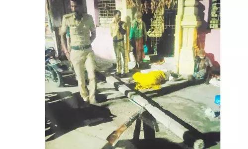 மின்கம்பம் முறிந்து விழுந்து முதியவர் பலி