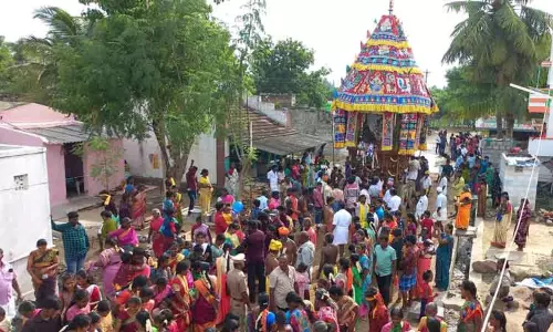 தலைவாசல் அருகே நத்தக்கரை மாரியம்மன் கோவில் தேரோட்டம் தலைவாசல் அருகே நத்தக்கரை மாரியம்மன் கோவில் தேரோட்டம்