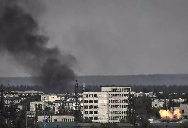 உக்ரைனின் செவரோடொனட்ஸ்க் ரசாயன ஆலை மீது ரஷியா தாக்குதல்...! உக்ரைனின் செவரோடொனட்ஸ்க் ரசாயன ஆலை மீது ரஷியா தாக்குதல்...!