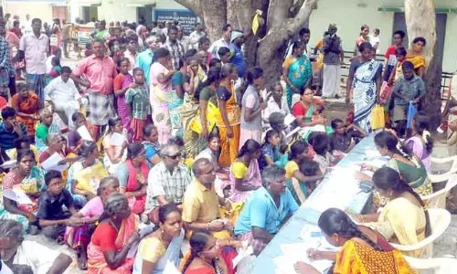 மாற்றுத்திறனாளிகளுக்கு அடையாள அட்டை வழங்கும் சிறப்பு முகாம் மாற்றுத்திறனாளிகளுக்கு அடையாள அட்டை வழங்கும் சிறப்பு முகாம்