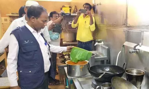 ஓட்டல்களில் உணவு பாதுகாப்பு அலுவலர் திடீர் ஆய்வு
