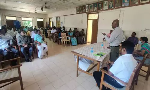 சுல்தான்பேட்டையில் கோழிப்பண்ணைகளை முறையாக பராமரிக்காவிட்டால் உரிமம் ரத்து-  உரிமையாளர்களுக்கு சுகாதாரத்துறையினர் எச்சரிக்கை