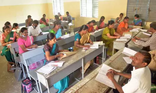 பொள்ளாச்சி கல்வி மாவட்டத்தில்  விடைத்தாள் திருத்தும் பணி மும்முரம்