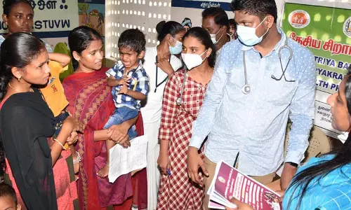 நாமக்கல் அருகே  அங்கன்வாடி மையங்களில் கலெக்டர் திடீர் ஆய்வு