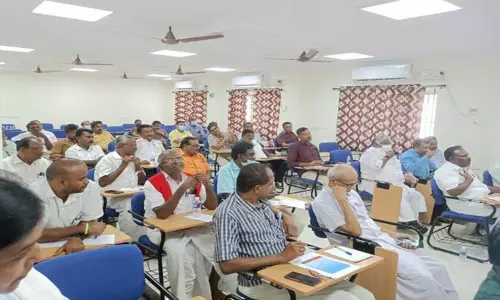 தொழிலாளர் நல சட்ட தொகுப்புகளை தமிழில் வெளியிட வேண்டும்