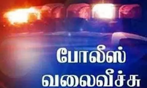 தனியார் நிறுவன ஊழியரை தாக்கி 2½ பவுன் நகை பறிப்பு