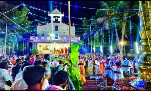 புனித அந்தோணியார் ஆலய திருவிழா கொடியேற்றம் புனித அந்தோணியார் ஆலய திருவிழா கொடியேற்றம்
