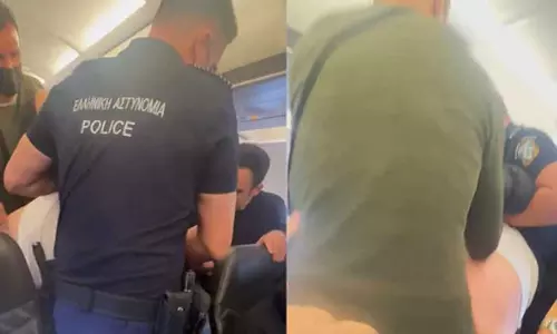 பறக்கும் விமானத்தில் சிறுநீர் கழித்ததாக சகோதரர்கள் சண்டை; விமானம் அவசர தரையிறக்கம் பறக்கும் விமானத்தில் சிறுநீர் கழித்ததாக சகோதரர்கள் சண்டை; விமானம் அவசர தரையிறக்கம்