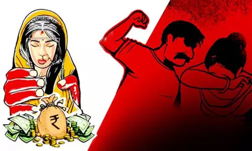 கூடுதல் வரதட்சணை கேட்டு இளம்பெண் கட்டாய கருக்கலைப்பு; கணவர் உள்பட 5 பேர் மீது வழக்கு கூடுதல் வரதட்சணை கேட்டு இளம்பெண் கட்டாய கருக்கலைப்பு; கணவர் உள்பட 5 பேர் மீது வழக்கு