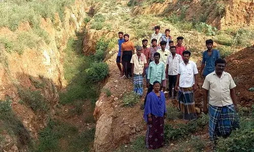 பொதுமக்கள் சாலை மறியல் போராட்டம் பொதுமக்கள் சாலை மறியல் போராட்டம்
