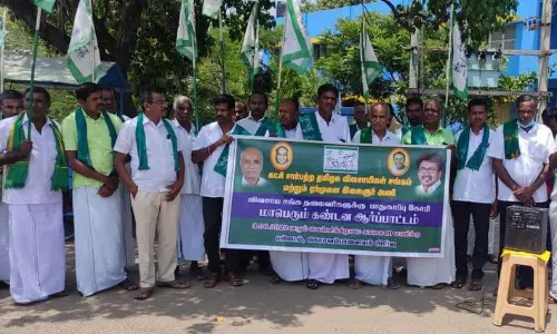 விவசாயிகள் ஆர்ப்பாட்டம் விவசாயிகள் ஆர்ப்பாட்டம்