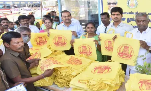 மீண்டும் மஞ்சள் பை வழங்கும் பணி