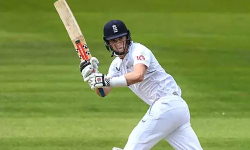 நியூசிலாந்துக்கு எதிரான முதல் டெஸ்ட்: முதல் இன்னிங்ஸில் 141 ரன்களுக்கு ஆட்டமிழந்தது இங்கிலாந்து அணி நியூசிலாந்துக்கு எதிரான முதல் டெஸ்ட்: முதல் இன்னிங்ஸில் 141 ரன்களுக்கு ஆட்டமிழந்தது இங்கிலாந்து அணி