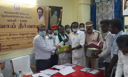 ஜமாபந்தியில் நலத்திட்ட உதவிகள் ஜமாபந்தியில் நலத்திட்ட உதவிகள்