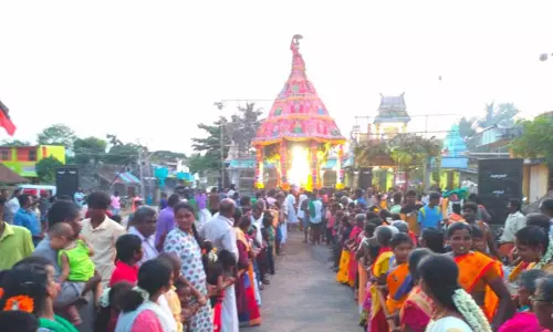 முத்துமாரியம்மன் கோவில் தேரோட்டம்