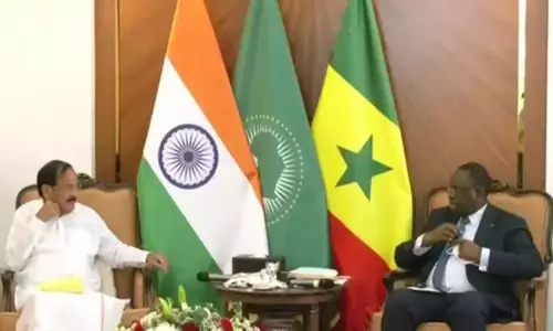 செனகல் அதிபருடன் வெங்கையா நாயுடு பேச்சுவார்த்தை  3 ஒப்பந்தங்கள் கையெழுத்து