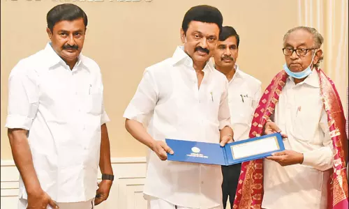 கலைஞர் எழுதுகோல் விருதை சி.பா.ஆதித்தனாரின் திருவடியில் சமர்ப்பிக்கிறேன் ஐ.சண்முகநாதன் நெகிழ்ச்சி கலைஞர் எழுதுகோல் விருதை சி.பா.ஆதித்தனாரின் திருவடியில் சமர்ப்பிக்கிறேன் ஐ.சண்முகநாதன் நெகிழ்ச்சி