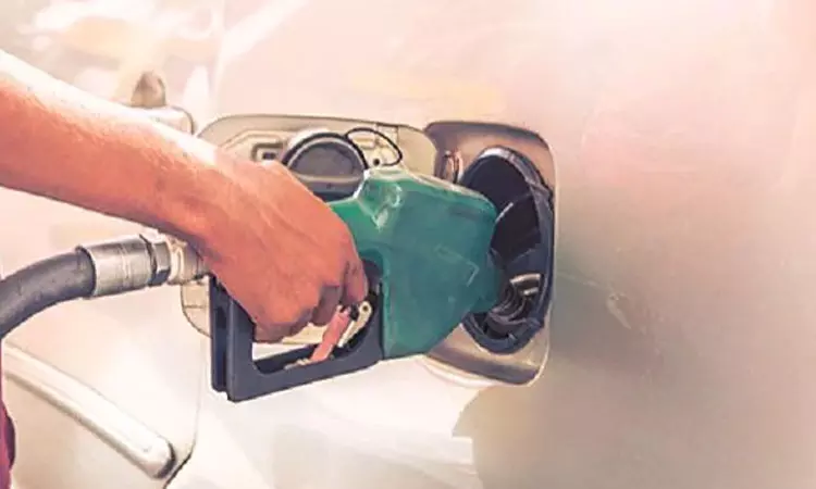 பாகிஸ்தானில் பெட்ரோல், டீசல் விலை லிட்டருக்கு 30 ரூபாய் அதிகரிப்பு பாகிஸ்தானில் பெட்ரோல், டீசல் விலை லிட்டருக்கு 30 ரூபாய் அதிகரிப்பு