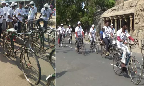 சர்வதேச சைக்கிள் தினத்தில் பழுதடைந்த சைக்கிள்களை மிதித்த கல்லூரி மாணவர்கள்