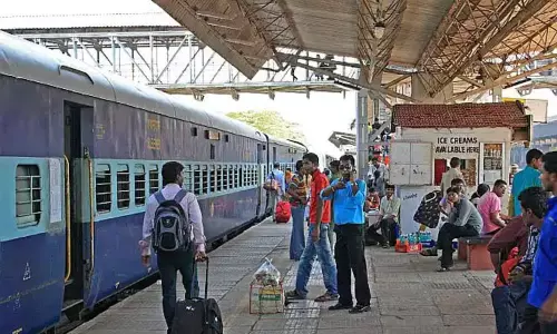 பயணிகள் இறங்க வேண்டிய ரெயில் நிலையம் வருவதற்கு முன் போன் அழைப்பு மூலம் தகவல் பெறும் வசதியை பெறுவது எப்படி?