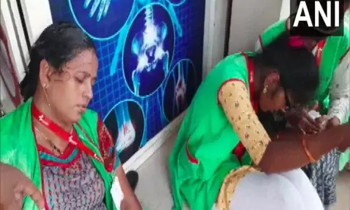 ஆந்திரா: ரசாயன ஆய்வகத்தில் விஷவாயு கசிவால் 178 பெண்கள் மயக்கம் - விசாரணை குழு அமைத்து அரசு உத்தரவு!