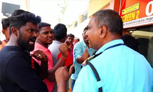 ஆடியோ இல்லாமல் ஓடிய விக்ரம் திரைப்படம் - பணத்தை திரும்ப கேட்டு ரசிகர்கள் வாக்கு வாதம்...!