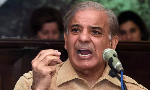 ரூ.626 கோடி மோசடி வழக்கு: பாகிஸ்தான் பிரதமர் ஷபாஸ் ஷெரீப்புக்கு திடீர் நெருக்கடி