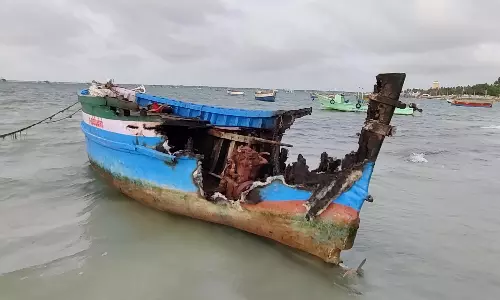நாட்டுப்படகு எரிப்பு நாட்டுப்படகு எரிப்பு
