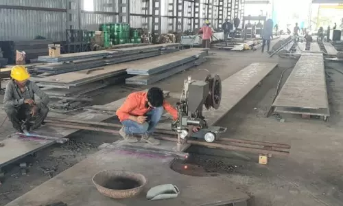 பாம்பன் புதிய ரெயில் பாலத்துக்கு லிப்ட் முறையில் தூக்குப்பாலம்