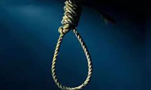 கொலை செய்யப்பட்ட கார் டிரைவர் மனைவி தூக்குப்போட்டு தற்கொலை கொலை செய்யப்பட்ட கார் டிரைவர் மனைவி தூக்குப்போட்டு தற்கொலை