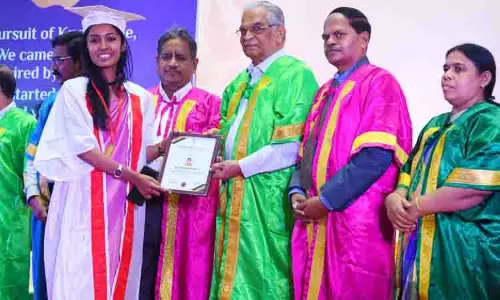 மதுரை மருத்துவ கல்லூரி பட்டமளிப்பு விழா மதுரை மருத்துவ கல்லூரி பட்டமளிப்பு விழா