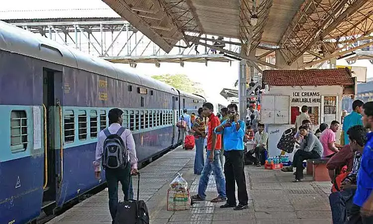 பயணிகள் இறங்க வேண்டிய ரெயில் நிலையம் வருவதற்கு முன் போன் அழைப்பு மூலம் தகவல் பெறும் வசதியை பெறுவது எப்படி? பயணிகள் இறங்க வேண்டிய ரெயில் நிலையம் வருவதற்கு முன் போன் அழைப்பு மூலம் தகவல் பெறும் வசதியை பெறுவது எப்படி?