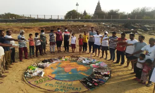 உலக சுற்றுச்சூழல் தினம்: மாமல்லபுரம் கடற்கரையில் கழிவுகளை சேகரித்து விழிப்புணர்வு