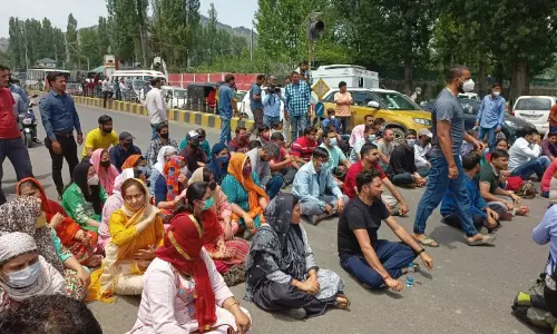 காஷ்மீரில் அதிர்ச்சி; 177 ஆசிரியர்களின் பெயர் பட்டியல் ஆன்லைனில் கசிவு காஷ்மீரில் அதிர்ச்சி; 177 ஆசிரியர்களின் பெயர் பட்டியல் ஆன்லைனில் கசிவு