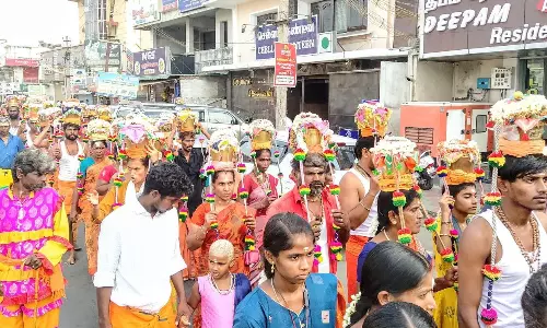 பழனி முருகன் கோவிலில் குவிந்த பக்தர்கள் பழனி முருகன் கோவிலில் குவிந்த பக்தர்கள்