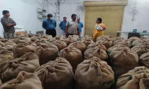 ஆனைமலை ஒழுங்குமுறை விற்பனைக்கூடத்தில் ஆய்வு ஆனைமலை ஒழுங்குமுறை விற்பனைக்கூடத்தில் ஆய்வு