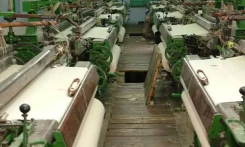 நூலுக்கான இறக்குமதி வரியை நிறுத்தி வைக்க வேண்டும் நூலுக்கான இறக்குமதி வரியை நிறுத்தி வைக்க வேண்டும்