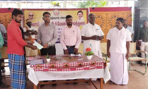ரூ.9 லட்சத்தில் தடுப்பணை கட்டும் பணி ரூ.9 லட்சத்தில் தடுப்பணை கட்டும் பணி