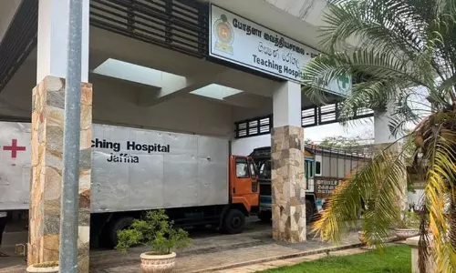 இலங்கை பொருளாதார நெருக்கடி: இந்தியா வழங்கிய மருந்துகள் யாழ்ப்பாணம் ஆஸ்பத்திரிக்கு வினியோகம்