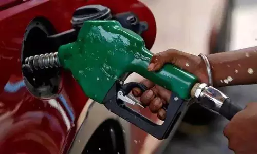 பெட்ரோலுடன் 10 சதவீத எத்தனால் கலப்பு- 5 மாதங்களுக்கு முன்பே இலக்கை எட்டியது இந்தியா