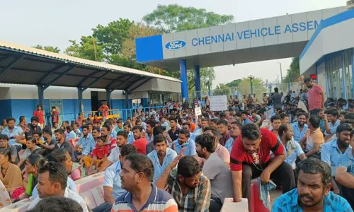 மறைமலைநகர்: கார் தொழிற்சாலை ஊழியர்கள் போராட்டம்