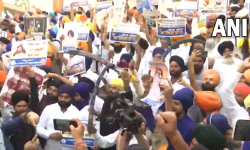 பஞ்சாப்: பொற்கோயிலில் தாக்குதல் நடத்திய தினத்தில் காலிஸ்தான் ஆதரவாளர்கள் முற்றுகை போராட்டம்!