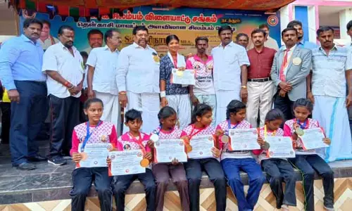 சிலம்ப போட்டியில் வெற்றி பெற்றவர்களுக்கு பரிசு
