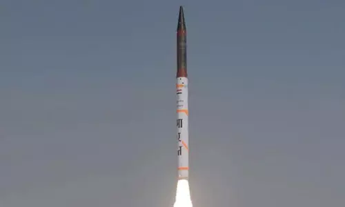 அணுசக்தி திறன் கொண்ட அக்னி-4 ஏவுகணை சோதனை வெற்றி அணுசக்தி திறன் கொண்ட அக்னி-4 ஏவுகணை சோதனை வெற்றி