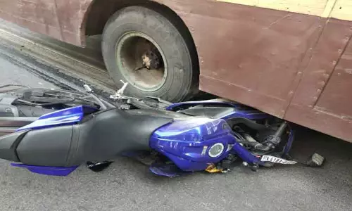 மோட்டார் சைக்கிள்கள் மோதல்; 3 பேர் படுகாயம்