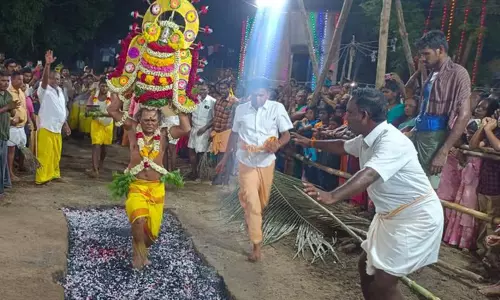 தும்பை மாரியம்மன் கோவில் தீமிதி திருவிழா தும்பை மாரியம்மன் கோவில் தீமிதி திருவிழா