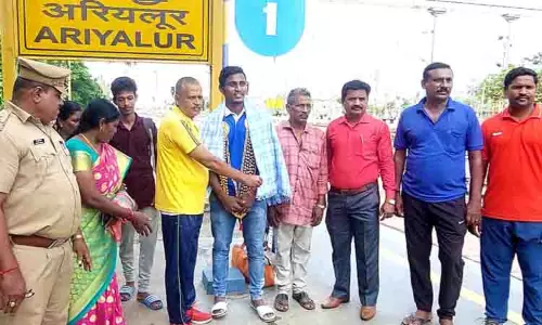 அரியலூர் வந்த ஆக்கி வீரருக்கு வரவேற்பு அரியலூர் வந்த ஆக்கி வீரருக்கு வரவேற்பு